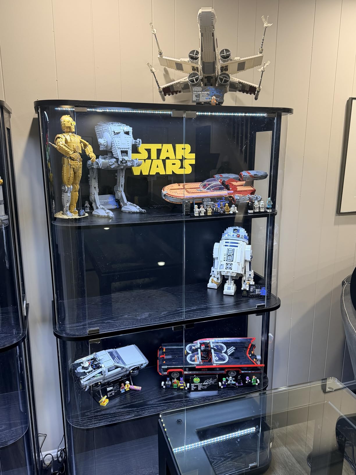 BROTTAR Large Rounded Display Cabinet with Glass Door, 4-Tier Curio Cabinet with 3 Color Lights for Collectibles, Glass Display Case with Transparent Full-Display Surface, Human Body Sensor, Black customer photo 2