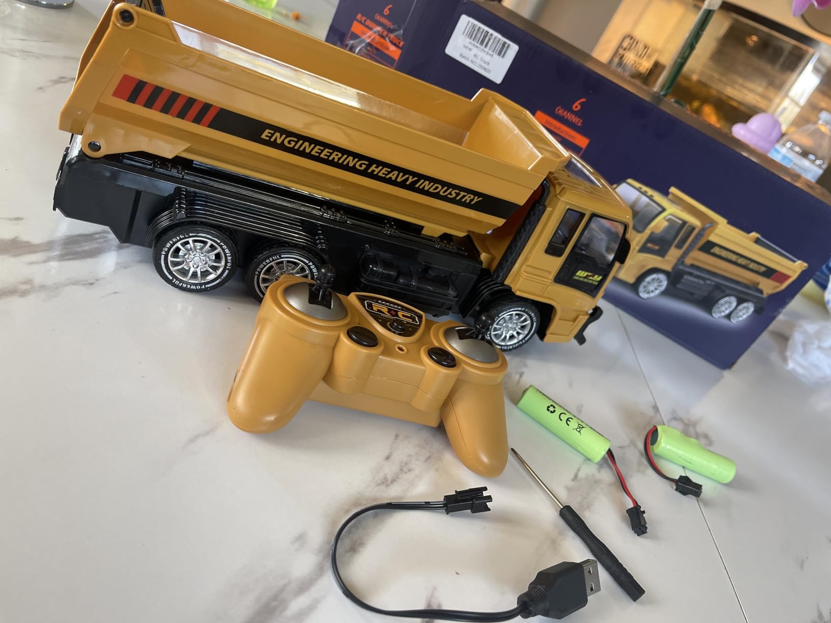 Jiakora Remote Control Crane Toy, 1:14 Scale RC Construction Vehicle with Metal Hook & 2 Batteries Included - Realistic Engineering Toy Truck, for Boys Girls 3 4 5 6 7 8 Years Old customer photo 1