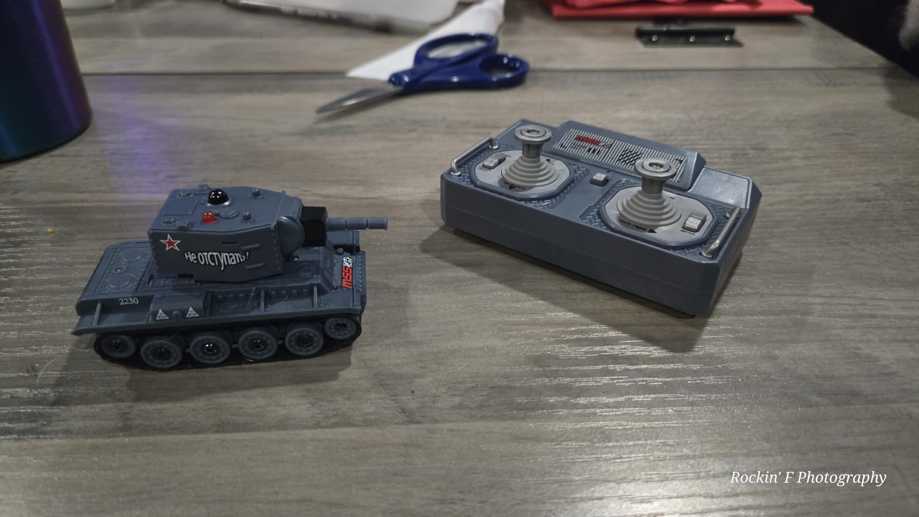 BRRRRT 1/64 RC Battle Tank Set, Remote Control Military Vehicles with Infrared Shoot, RC Tank That Shoots with 330° Rotating Turret and Sound & Lighting for Kids Gift 8+ customer photo 1