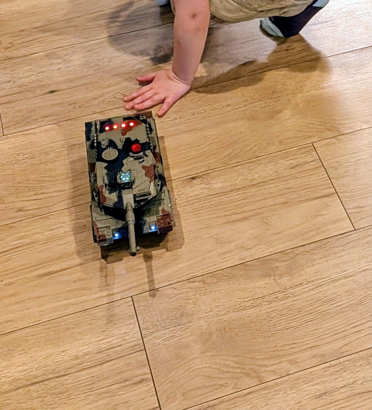 1/24 RC Tank, US M1A2 Army Toys with Sound Effects, Lights and Smoke, 2.4GHz Remote Control Tank for Boys, Infrared Battle Toy with Smoke and Sound Effect Gift for Kids Aged 4+ customer photo 1