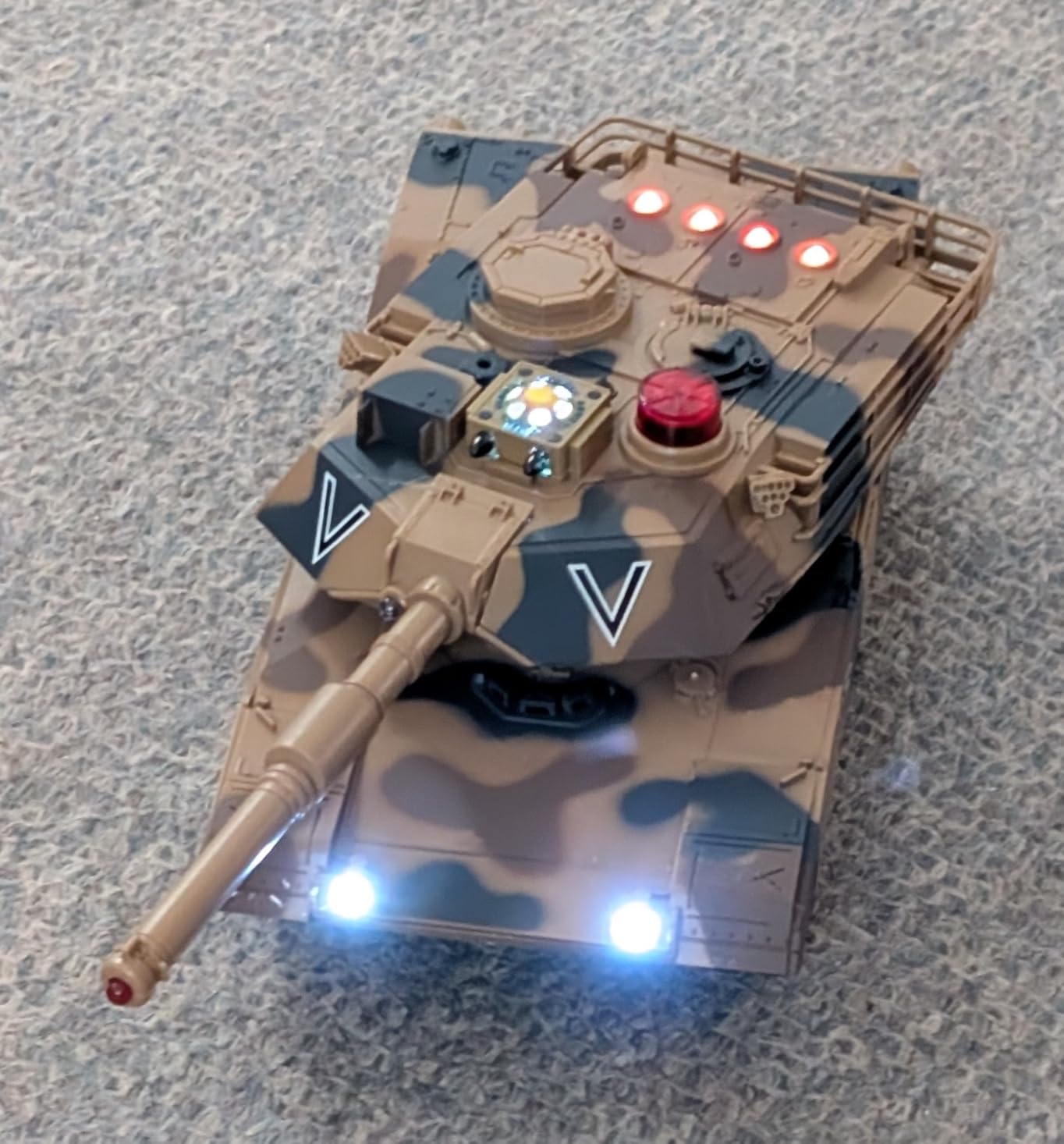 1/24 RC Tank, US M1A2 Army Toys with Sound Effects, Lights and Smoke, 2.4GHz Remote Control Tank for Boys, Infrared Battle Toy with Smoke and Sound Effect Gift for Kids Aged 4+ customer photo 5