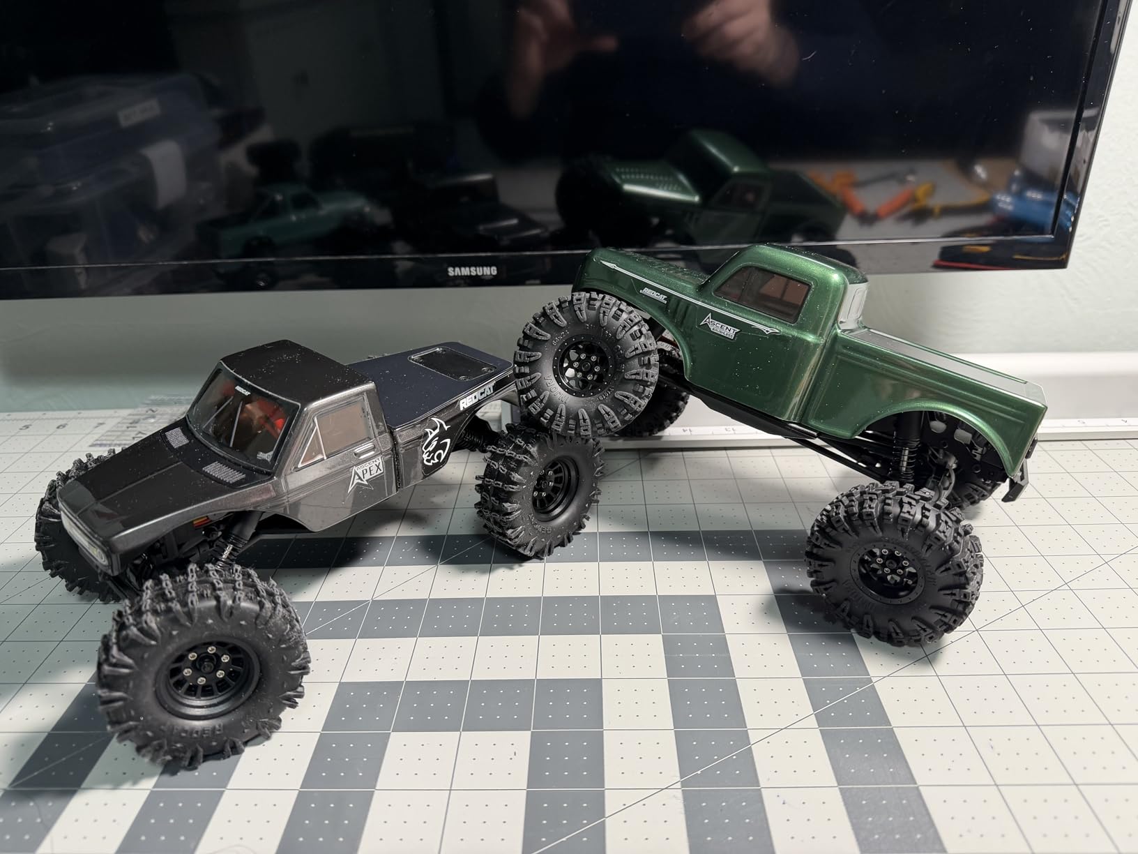 Ascent 18 Brushless RC Rock Crawler - 4WD 1/18 RC Crawler with Portal Axles, High Steer Geometry, Waterproof ESC, LiPo Battery, RTR Hobby Grade RC Truck 4x4 - Green customer photo 2