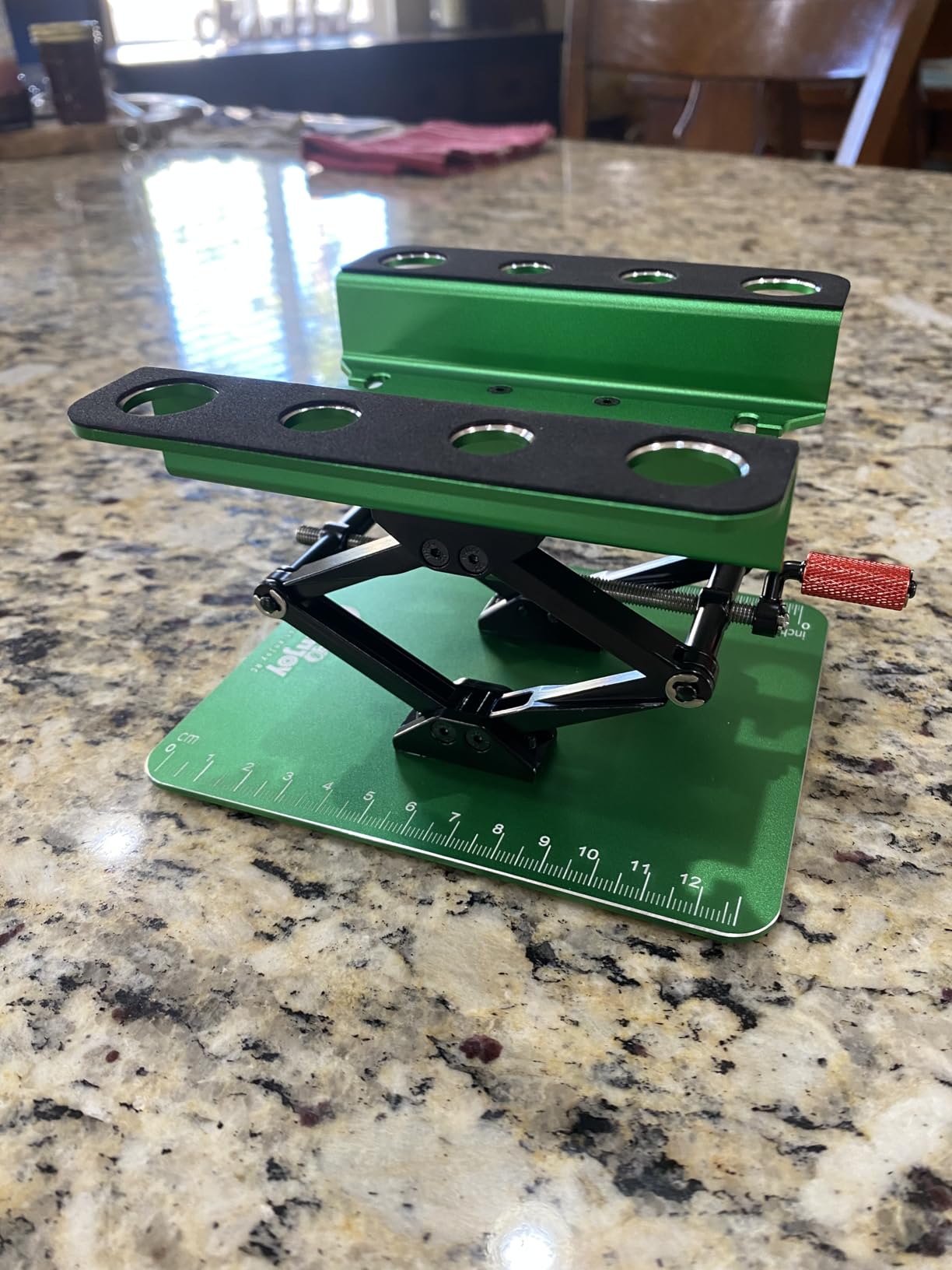 RC Car Work Stand Aluminum Repair Workstation Lift Lower with Screw Tray and Silicone Working Mat for Traxxas TRX4 Axial Arrma Redcat Losi 1/8 1/10 1/12 RC Car Tool customer photo 1