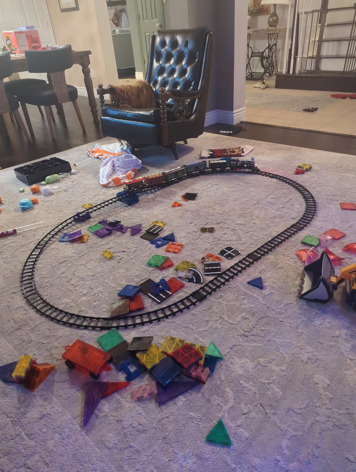 Train Set for Kids 3-5 4-7 4-8, Classic Christmas Electric Train Toys Set with Locomotive Engine, Lights & Sound, Tracks for Christmas Tree, Toy Train Set Gift for 3 4 5 6 Years Old Kids Boys Girls customer photo 1