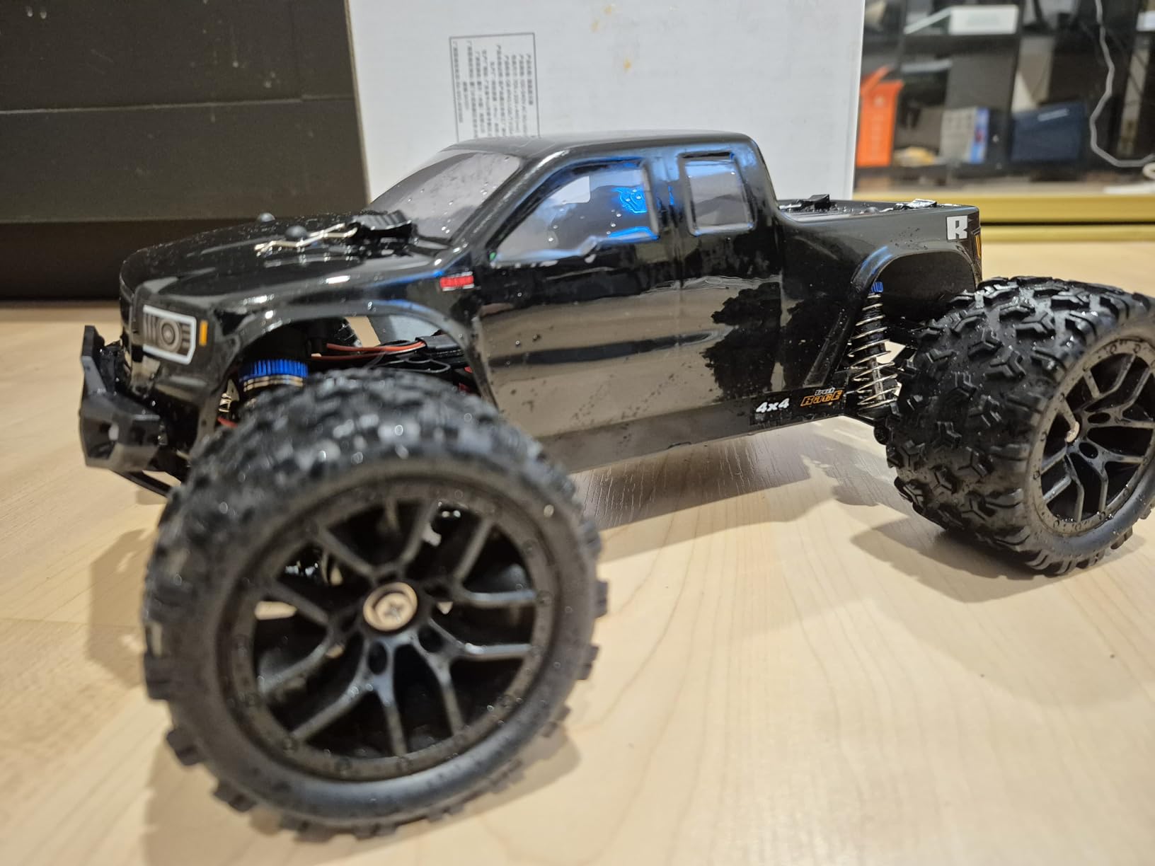 HAIBOXING 1:18 Scale RC Truck 18859E, 4X4 Off-Road Vehicle with Speeds up to 36km/h, Hobby Grade 2.4GHz Remote Control, Water-Resistant Electronics, Two 7.4V Li-Po Batteries for Extended Playtime customer photo 2
