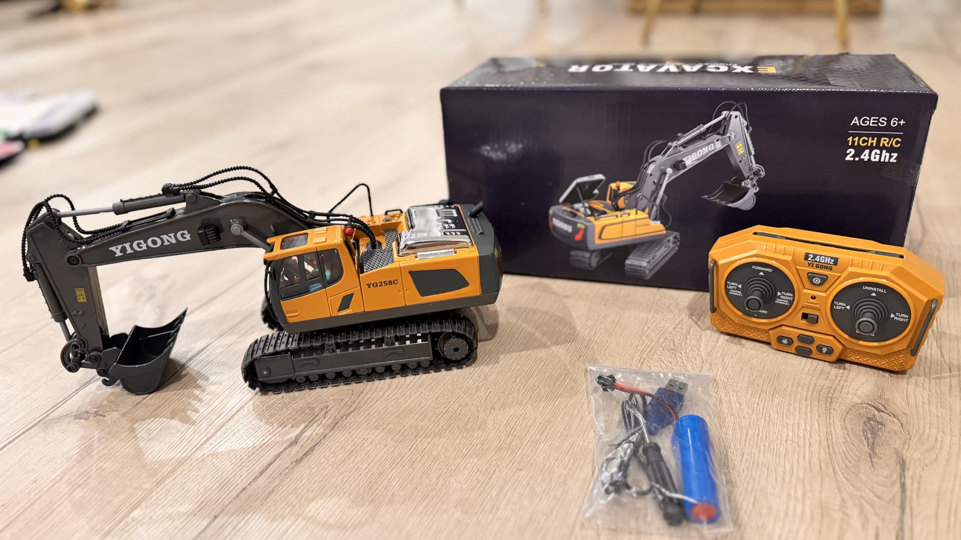 Remote Control Excavator (11-Channel), Dump Truck, Bulldozer, Loader (9-Channel), 2.4GHz Remote Control Construction Vehicles, Metal Construction, with Cool Lights and Sound Effects, 4-Pack customer photo 2
