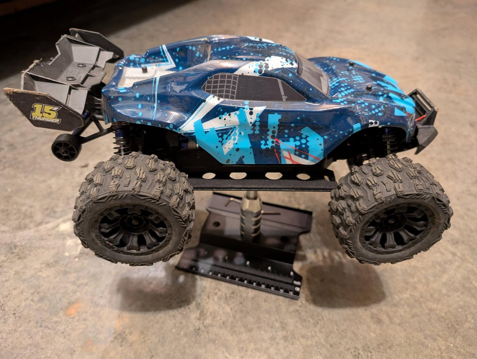 Rc Car Stand with Lift Lower Adjustable & 360'Rotatable, Rc Stand Repair Station with Shock Holder for TraxxasTRX4 Arrma Losi Axial Hsp Hbx Mix Wltoys, Wrenching On 1/8 1/10 1/12 1/14 Rc Rig Red customer photo 1