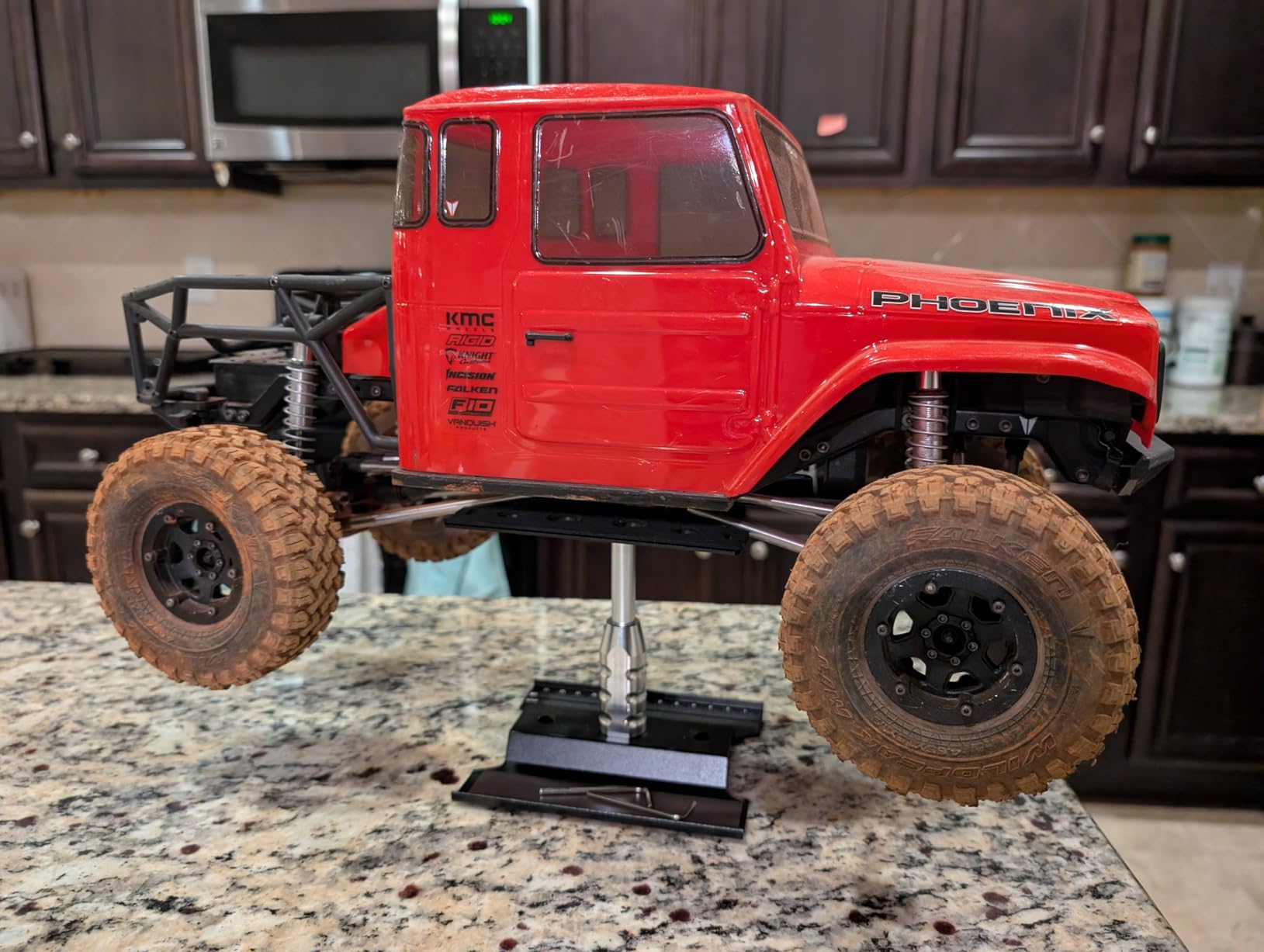 Rc Car Stand with Lift Lower Adjustable & 360'Rotatable, Rc Stand Repair Station with Shock Holder for TraxxasTRX4 Arrma Losi Axial Hsp Hbx Mix Wltoys, Wrenching On 1/8 1/10 1/12 1/14 Rc Rig Red customer photo 2