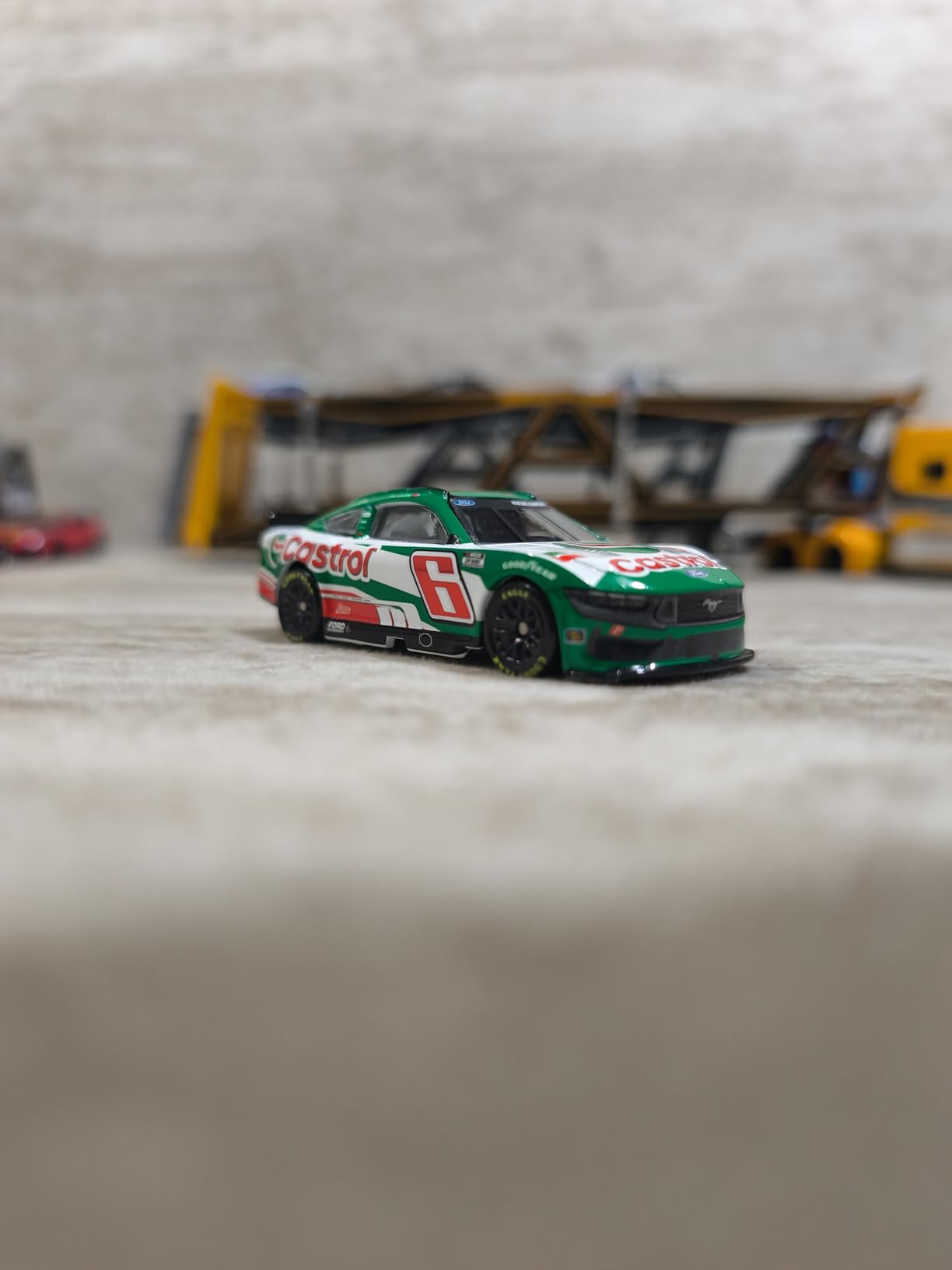 Lionel Racing Brad Keselowski 2025 Castrol No. 6 ARC 1:64 Scale HT Diecast Car customer photo 2