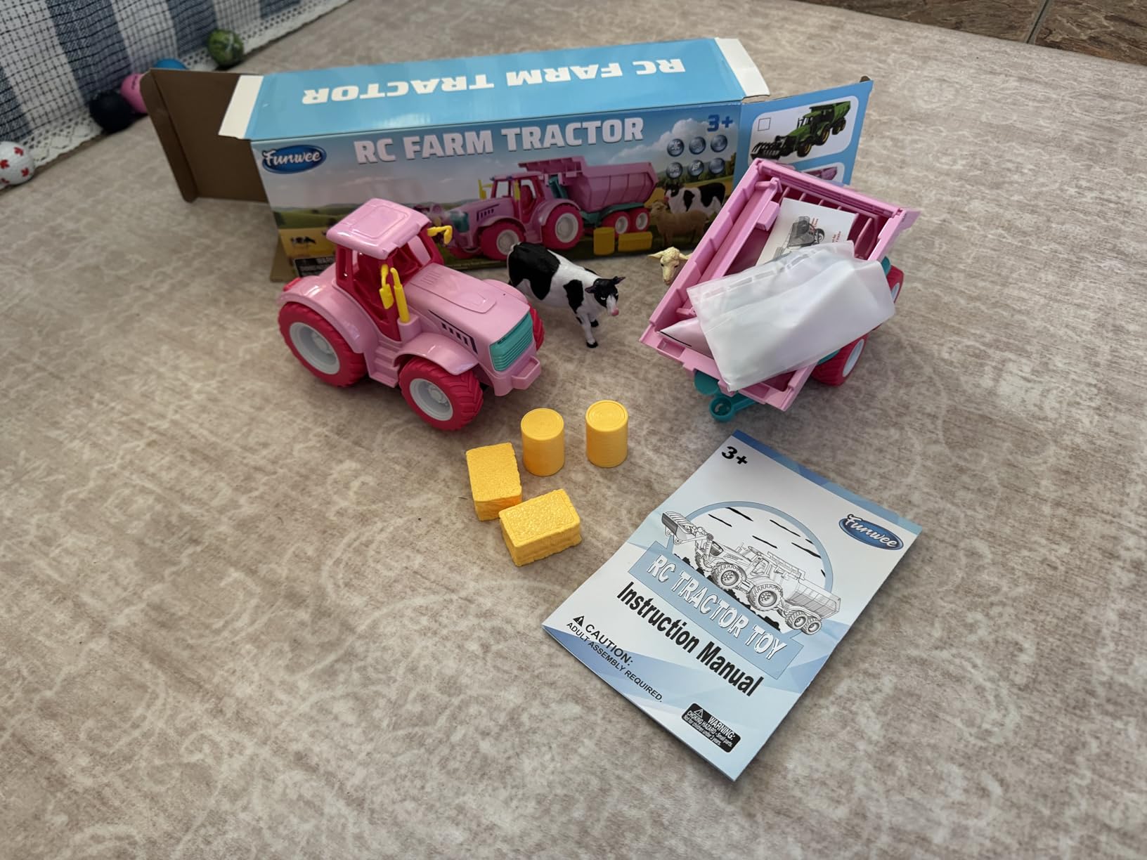 Funwee RC Farm Tractor Toy w/Light & Music, Kid Truck Toy w/Front Loader & Farm Animal, 2.4GHz RC Tractor Trailer Car Vehicle Toy for Boy Girl Age 3 4 5 6 7+ Year Old Christmas Birthday Gift (Green) customer photo 1