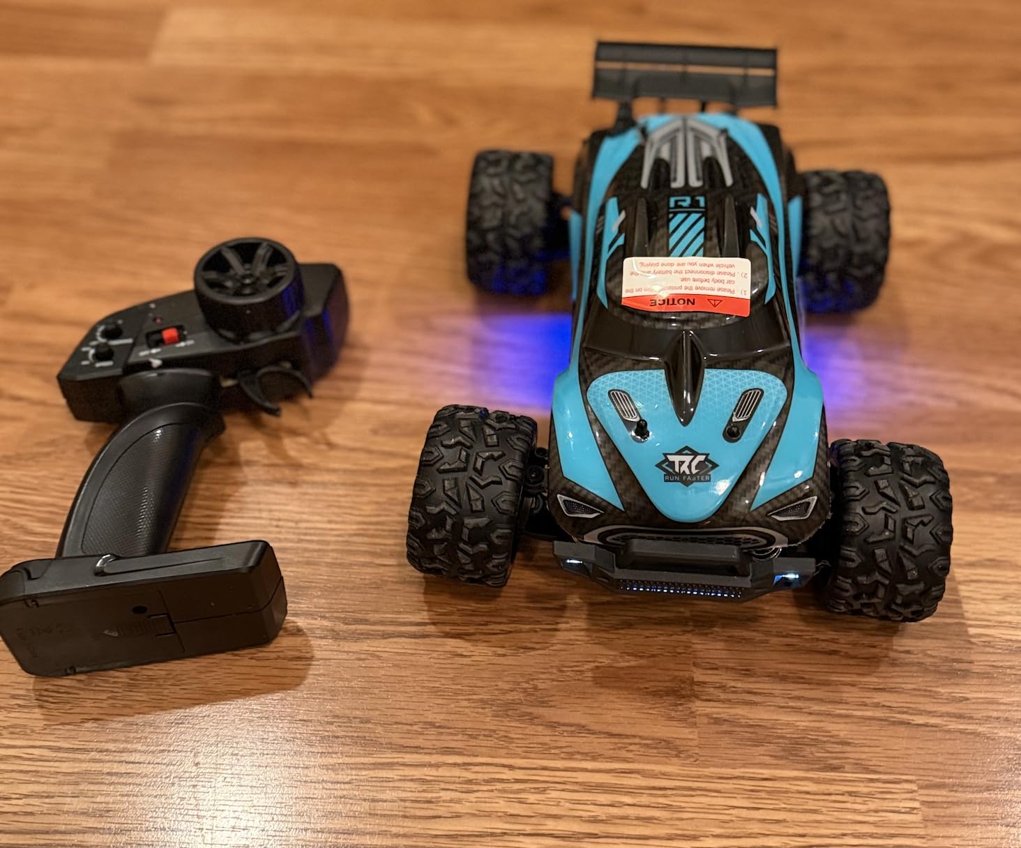 HOMETALL 1:18 Fast RC Cars for Adults - 38+ KPH Off Road Remote Control Car - High Speed RC Monster Truck 4x4 All Terrain customer photo 1