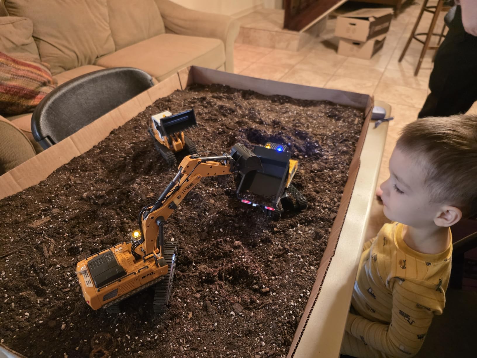 KidsFaves Pro-Grade Remote Control Bulldozer for Adult Metal Micro-Scale RC Construction Model with Leadscrew Loader System, Dual Battery Includes Portable Carry Case customer photo 2