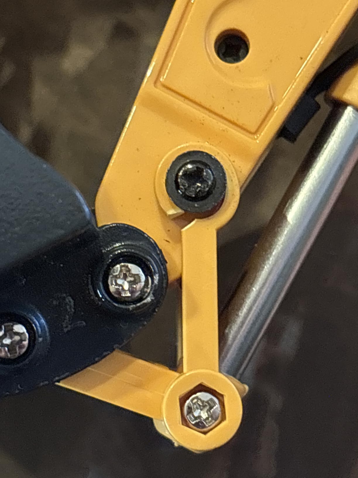 kolegend Hobby Metal Mini RC Excavator for Adults, Remote Control Construction Model with Leadscrew Digging System, 2 Batteries & Carry Case Included customer photo 2