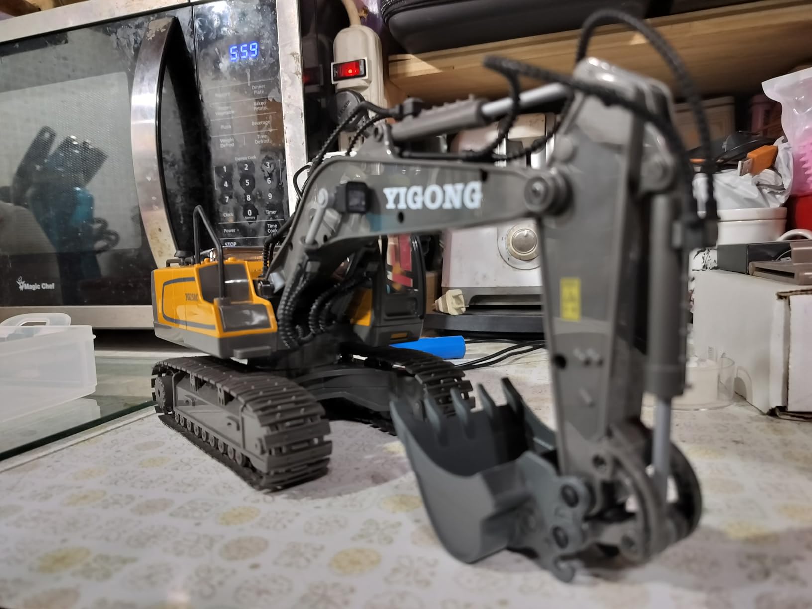 1/50 RC Excavator - Pro-Grade Metal Engineering Vehicle for Adults, Leadscrew Digging, Electric Lifting, Digger Bucket, Tracks, Light/Sound, Dual Batteries & Case customer photo 1