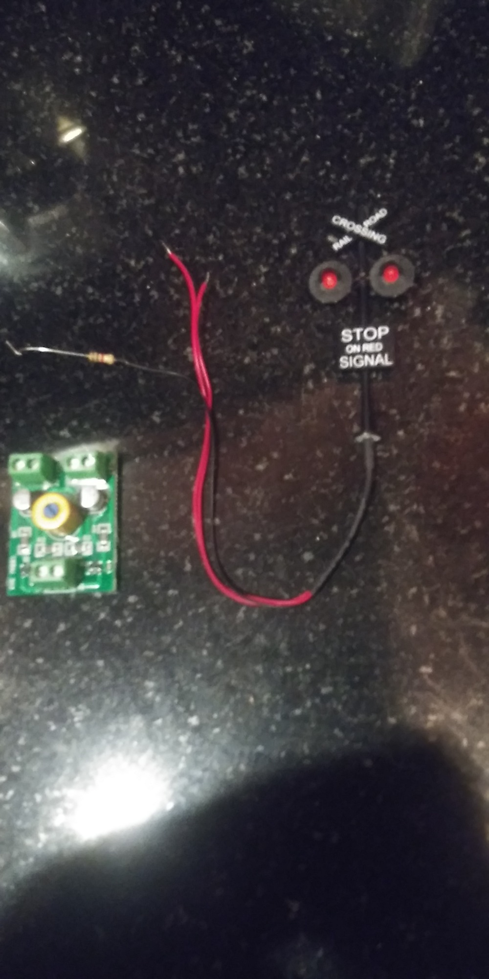 Evemodel JTD877RP 1 Set HO Scale Railroad Train/Track Crossing Sign 2 Heads LED + Circuit Board Flasher (Pack of 2) customer photo 2