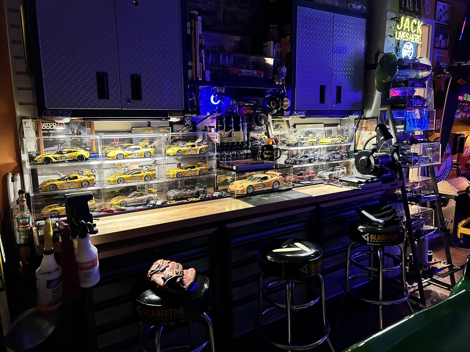 Clear Acrylic Display Case with Multi-Color LED Lights, Dustproof Showcase Display Box for 1/24,1/32 Scale Diecast Model Cars and Collectibles (1/24scale 11x6.3x5inch) customer photo 1