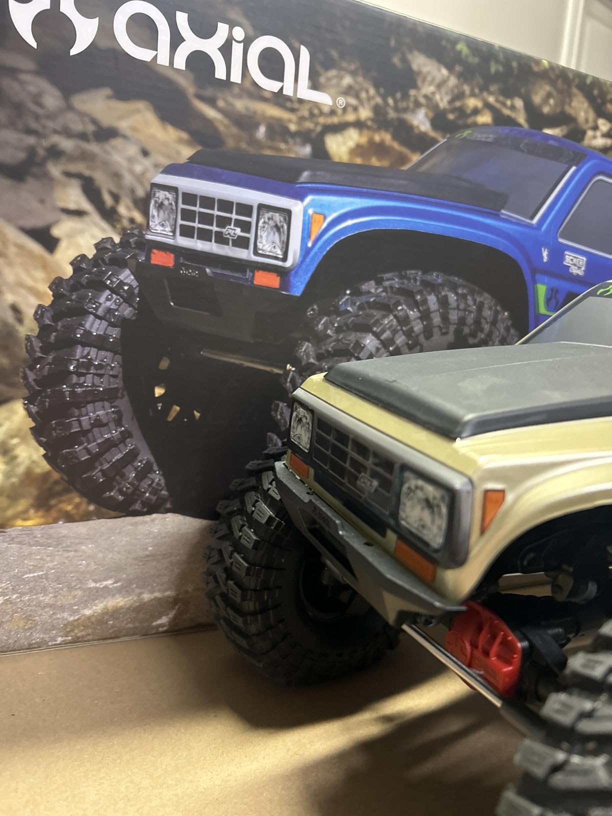 Axial RC Truck SCX10III Coyote: 1/10 4WD RTR with Battery and Charger, Brushed Rock Crawler, Gold, AXI-3071 customer photo 1
