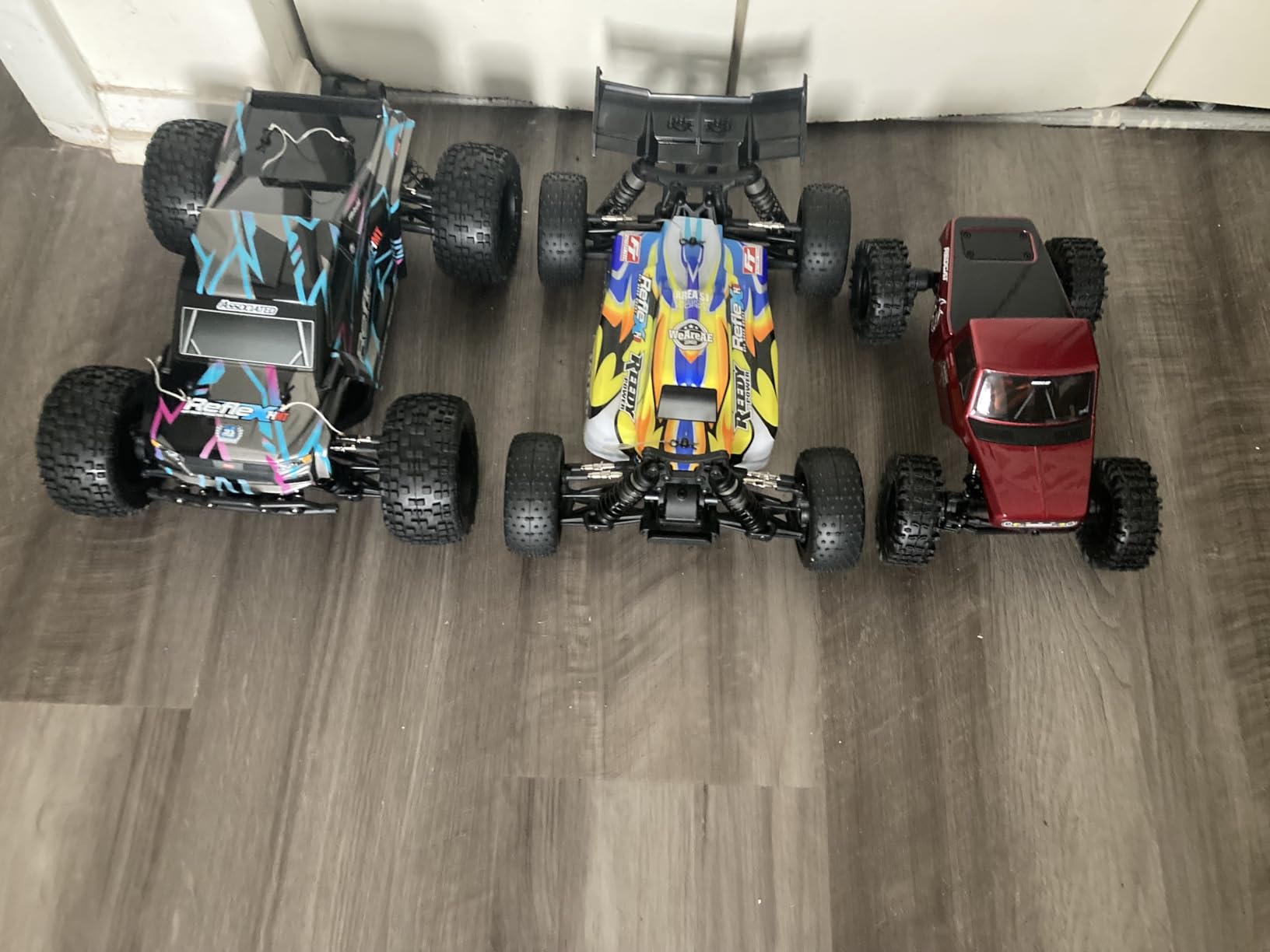 Redcat Ascent-18 APEX, 1/18 Scale Brushless Electric Rock Crawler, Carbon Fiber, 4WD RC Car for Adults with 2.4GHz Radio System (Gray) customer photo 1