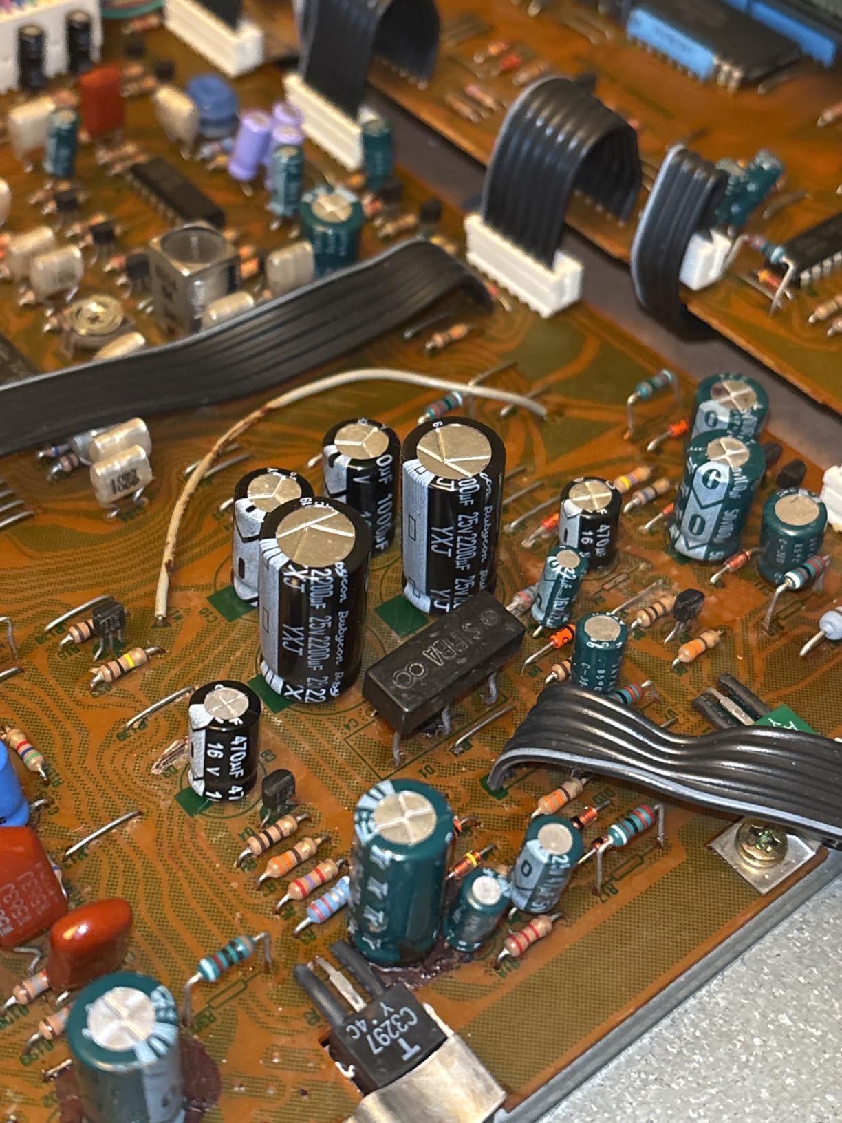 2200uF 25V 12.5x25mm Rubycon Electrolytic Capacitor Low ESR 0.032Ohm Long Life 36yrs at 55 Degree C mfd mircofarad Micro Farad C Radial Lead Aluminum Capacitors (Pack of 7) customer photo 1