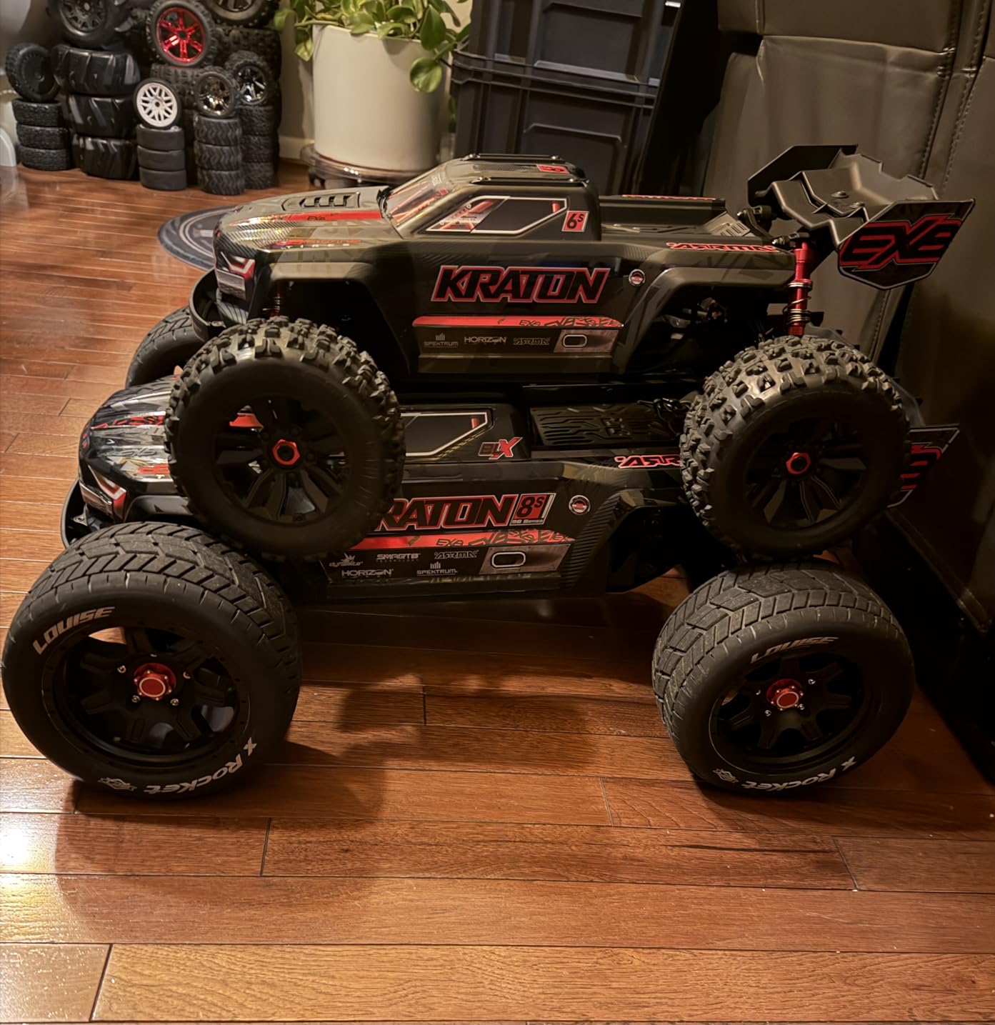ARRMA RC Truck 1/8 KRATON 4X4 6S BLX BRUSHLESS V6 Speed Truck RTR (Lipo Battery and Charger Not Included), Green/Black customer photo 2