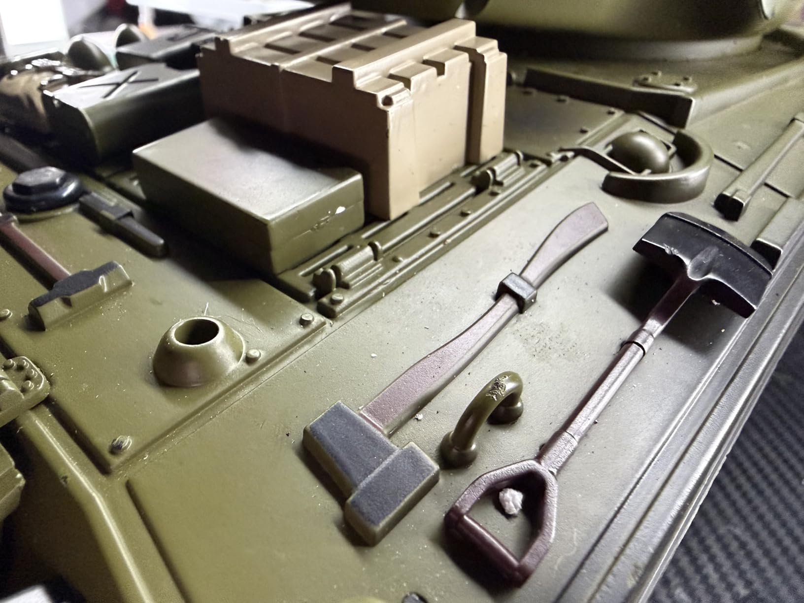 Supdex 1/18 RC Tank, 2.4G US M4A3 Sherman Remote Control Tank That Shoot BBS with Smoke, Sound and Lights, 165ft Remote Control Army Model Toy, Military All-Terrain Vehicle for Kids & Adults customer photo 1