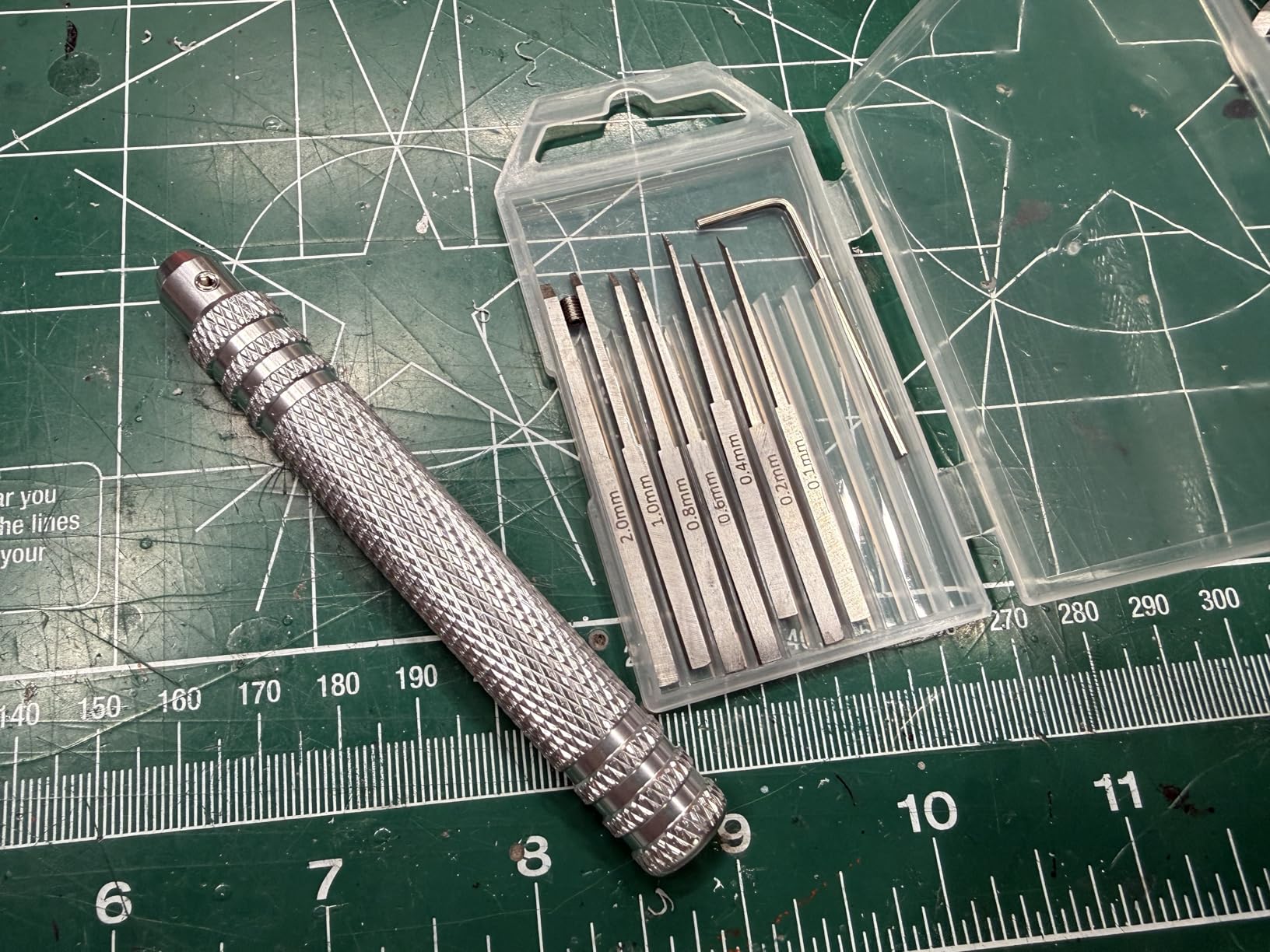 7-in-1 Model Scribe Tool with 7 Blades (0.1/0.2/0.4/0.6/0.8/1.0/2.0mm) for Gundam Resin Carved Scribing & Cutting - Ultimate Gunpla Model Chisel. customer photo 1