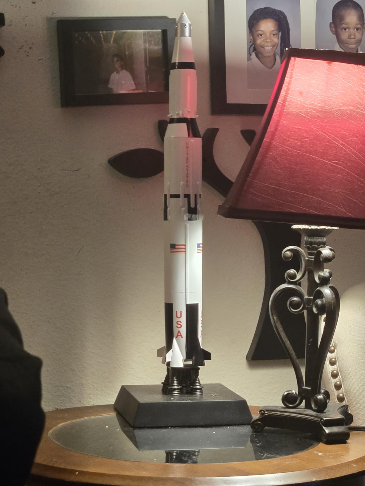 Daron Executive Series Collectible Saturn V Rocket 1/200 Scale Resin Model with Base Model Perfect for Ages 12+ customer photo 2