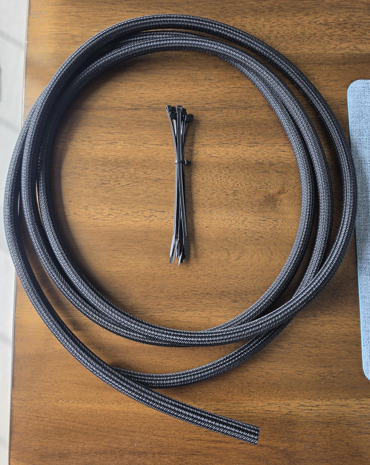 Yecaye 10ft - 1/2 inch Cable Sleeve Cord Protector, Split Braided Wire Loom Tubing for TV Computer USB Cable Organizer, Cable Management Cord Protectors from Pets no Chew, Black (with 10 Zip Ties) customer photo 1