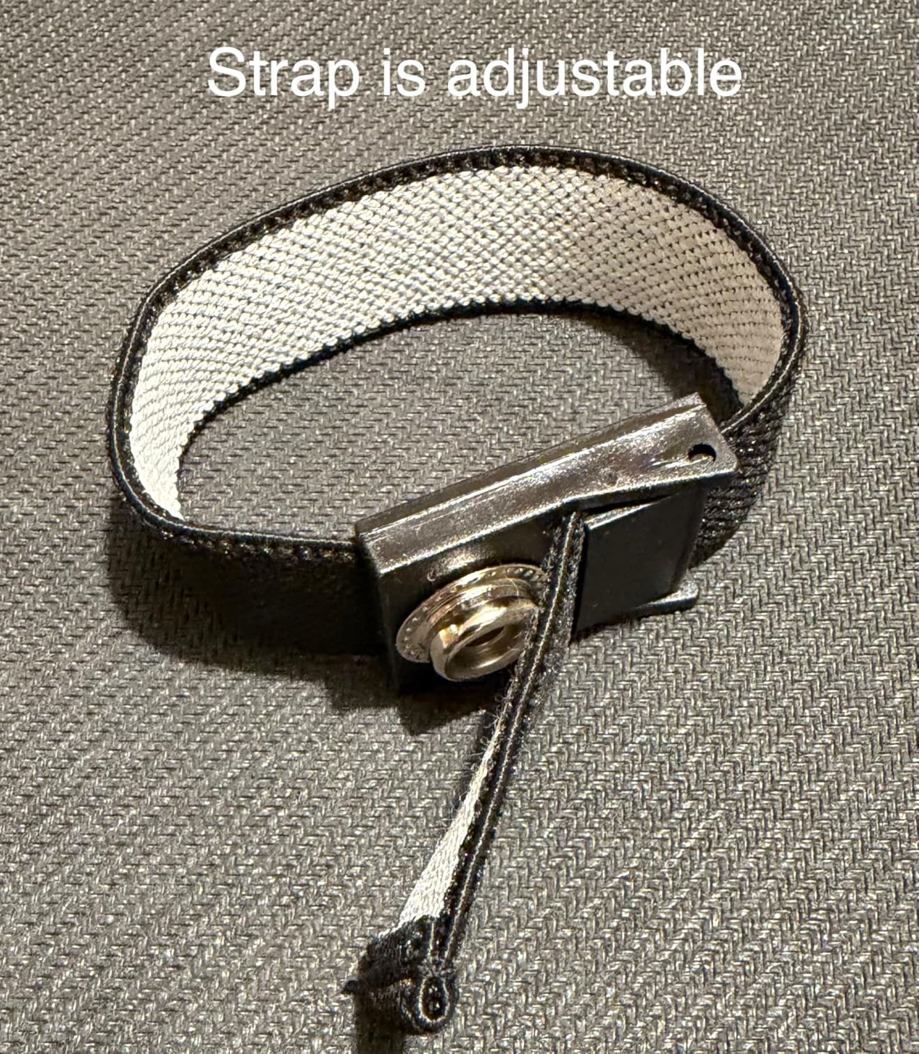 Anti Static Wrist Strap, Adjustable ESD Wrist Strap with Alligator Clip, Grounding Bracelet with Extra Long Cord for PC Building Electronics Repair & Treadmill Static Protection [Regular Size] customer photo 1