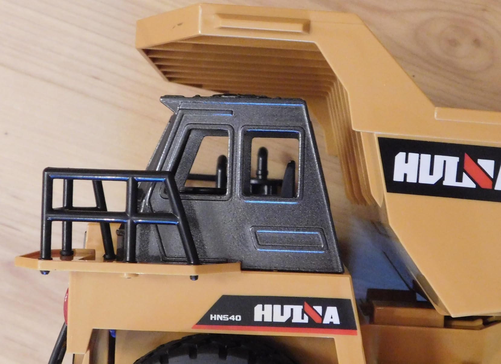 KidsFaves Pro-Grade Tracked Remote Control Dump Truck for Adult Metal Micro-Scale RC Construction Model with Gyro Straight-Line Assist Includes Portable Carry Case customer photo 2