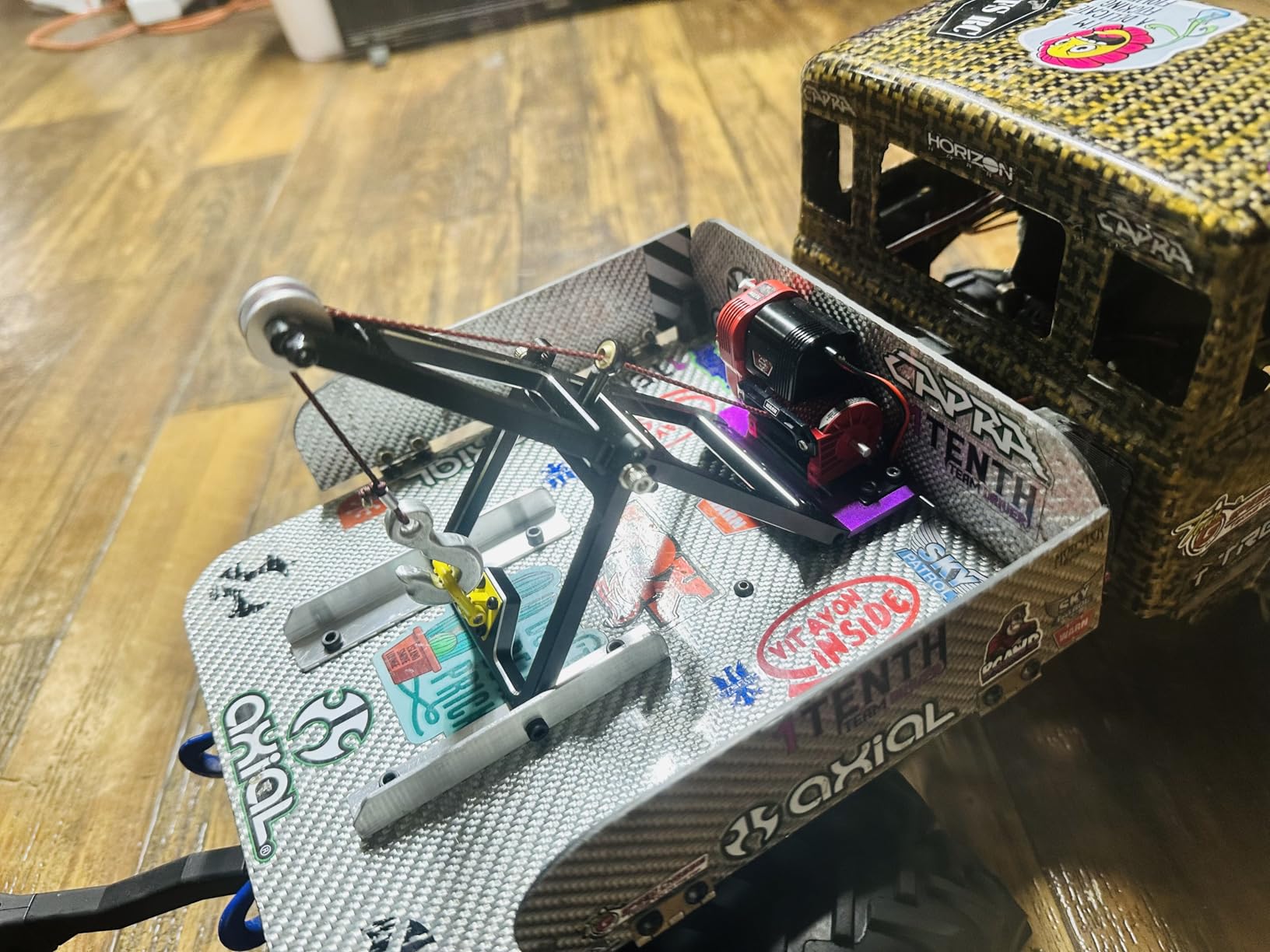 Hobby Fans Aluminum RC Winch Double Stent Rescue Set Truck Tow Crane Arm Wrecker Kit with 360° 35KG Servo for 1/10 SCX10 TRX4 RC Crawler and Trailer RC Upgrade Parts (Black & Red), Red Servo customer photo 2