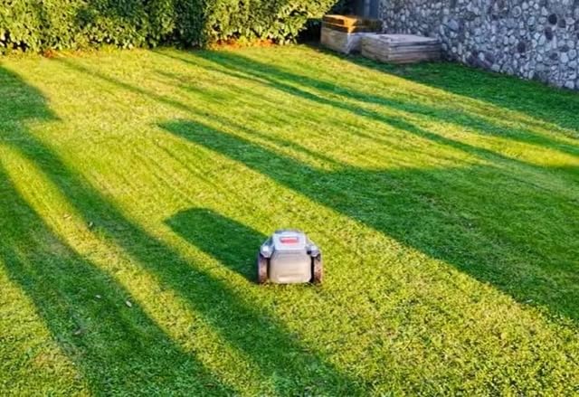 ANTHBOT M5 Robot Lawn Mower 1/8 Acre, Dual Vision+Full-Band RTK Robotic Lawnmower, No Perimeter Wire, App Control Obstacle Avoidance, 45% Slope, Cutting Height, Multi-Zone Mapping customer photo 1