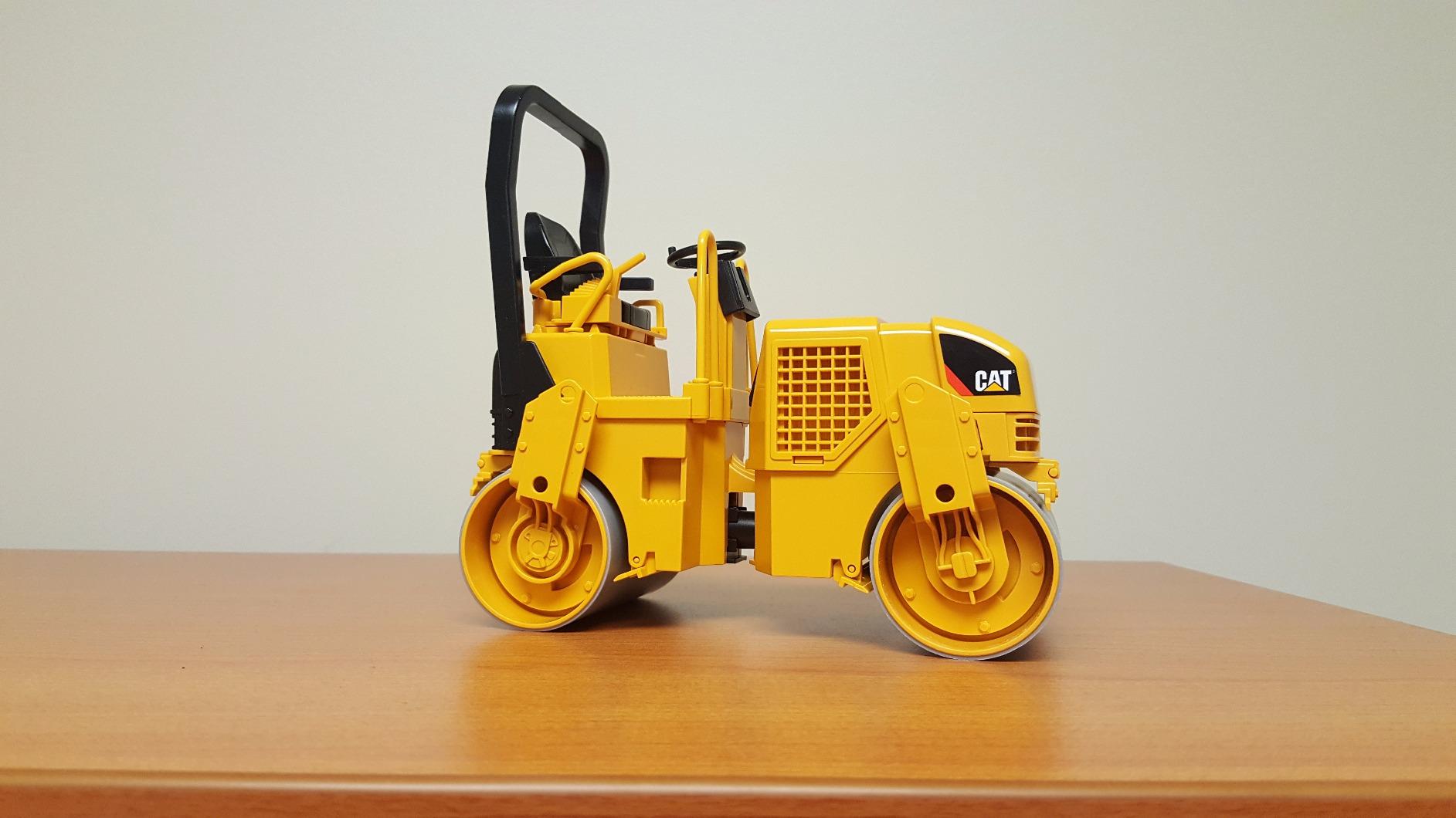 Bruder Toys - Construction Realistic CAT Asphalt Drum Compactor Vehicle with Articulated Steering - Ages 3+ customer photo 2
