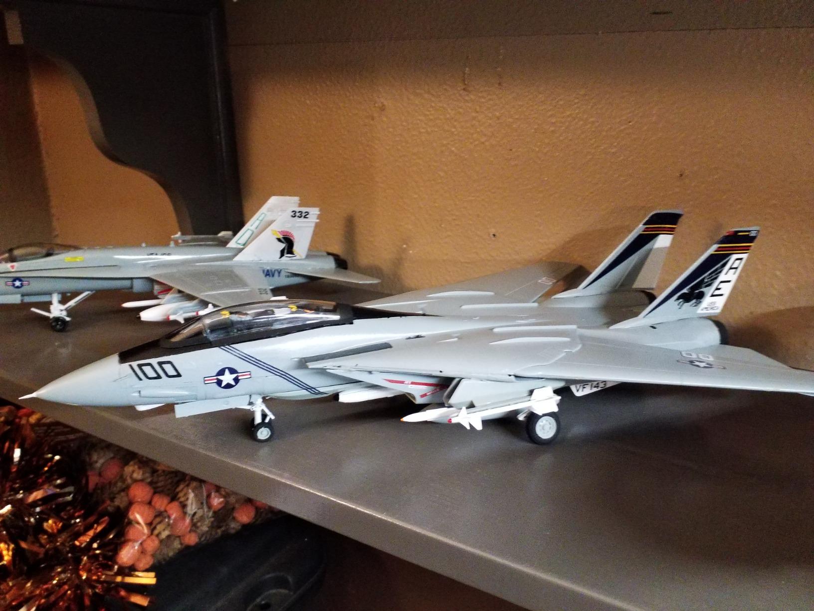 Academy ACA12253 1/48 F-14A U.S. Navy Fighter Tomcat Plastic Model Kit customer photo 1