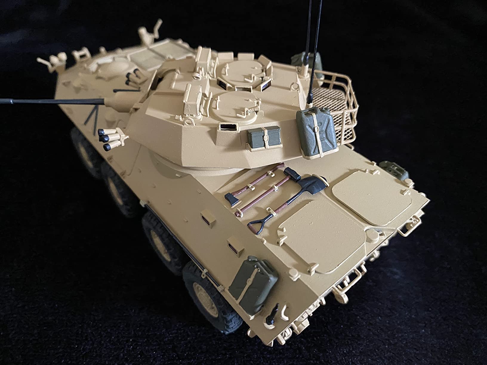 Trumpeter 1/35 USMC LAV-25 Piranha Light Armored Vehicle customer photo 2