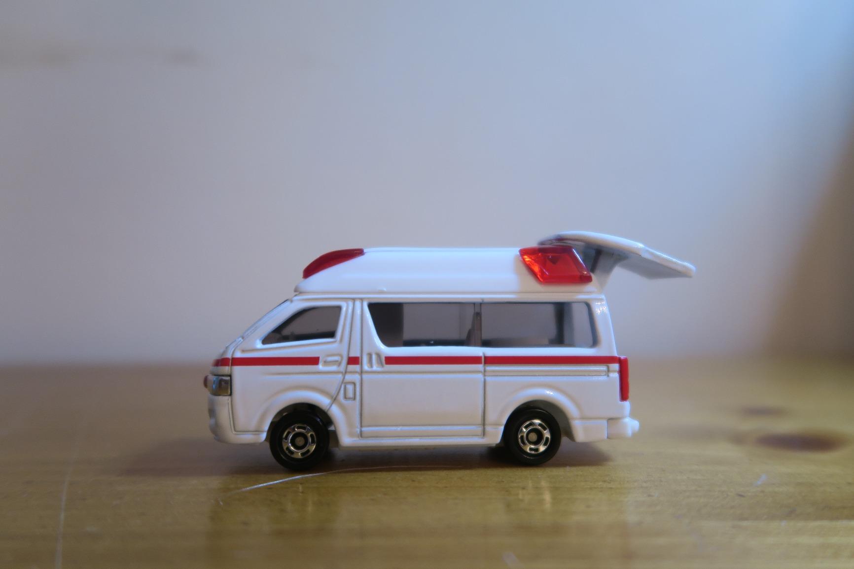 TOMICA Takara Tomy 079 Toyota Himedic Ambulance customer photo 1