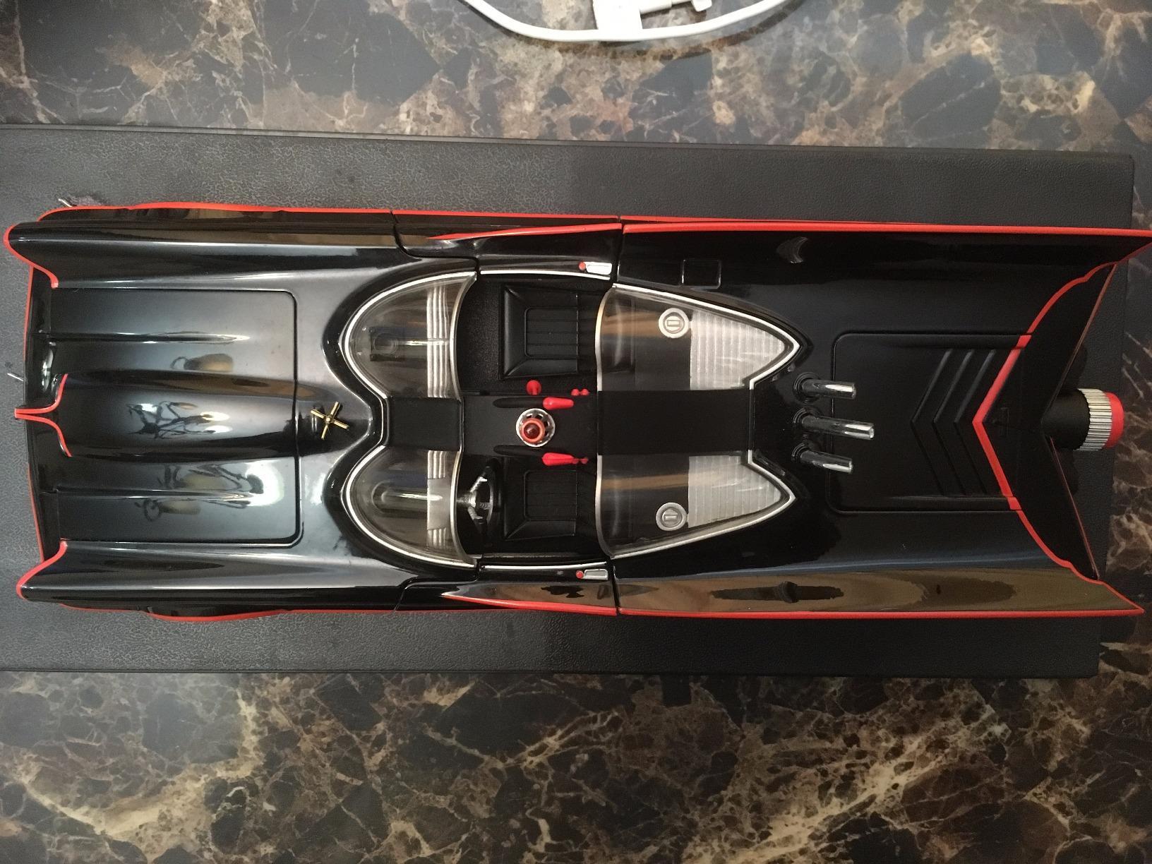 Hot Wheels 1:18 1966 TV Series Batmobile customer photo 2