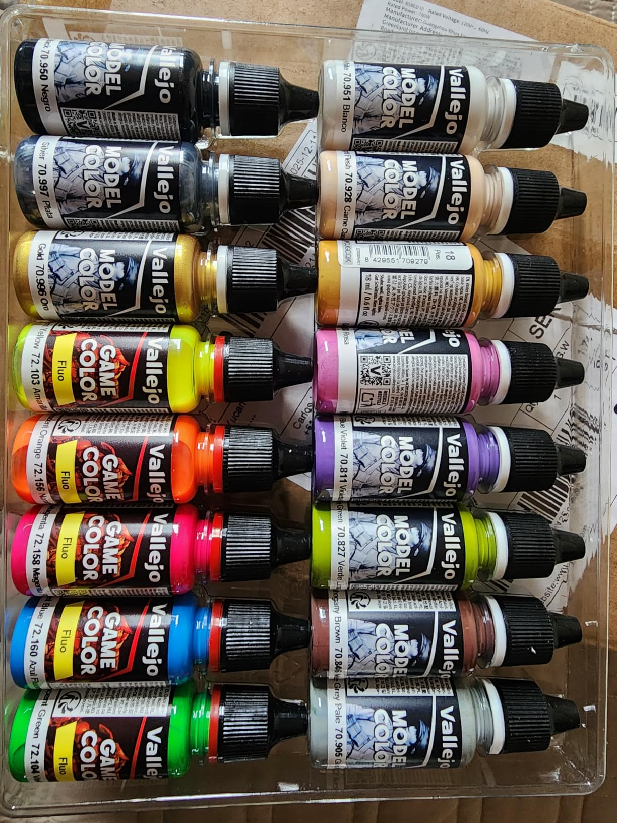 Vallejo - Allied Forces WWII Acrylic Paint Set | Model Color | High Pigmentation Colors | Realistic and Historical Finishes for Model Kits & Scale Figures | 16 Bottles x 18 ml (0.60 fl.oz) customer photo 1