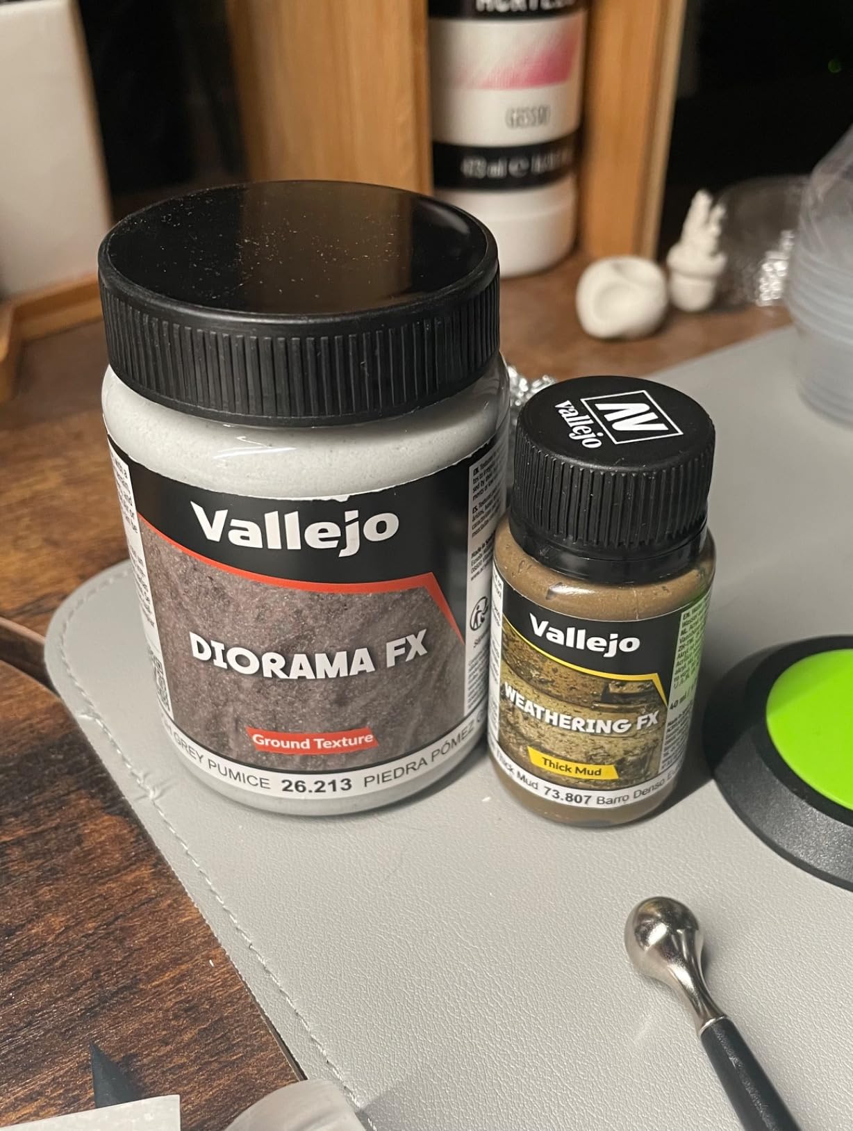Vallejo - Diorama FX Ground Textures | Rough Grey Pumice 200 ml. (6.76 fl.oz.) | Premium Acrylic Color for Modelers & Miniature Enthusiasts | Exclusively Designed for Modelling customer photo 2