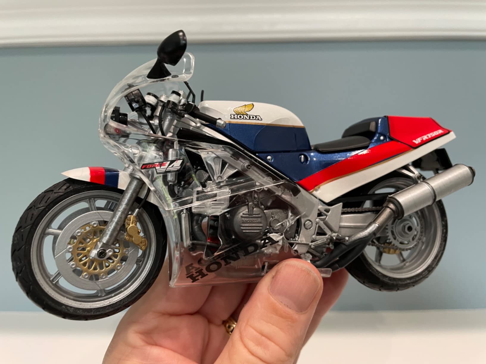 14057 Honda VFR 750R 1987 1:12 Motorcycle Model Kit customer photo 1