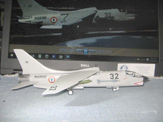 Hasegawa Corp. 00339 1/72 F-8E Crusader customer photo 2