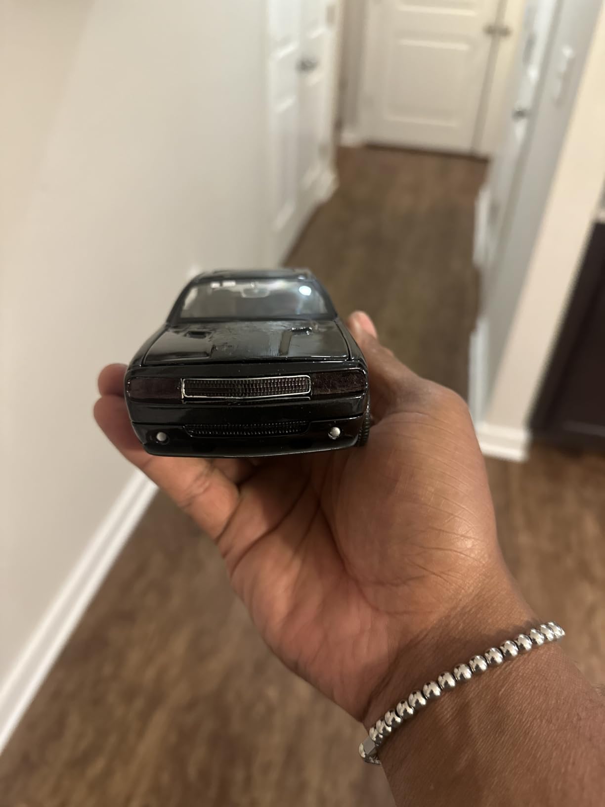 Maisto 1:24 Scale Assembly Line 2008 Dodge Challenger SRT8 Diecast Model Kit customer photo 2