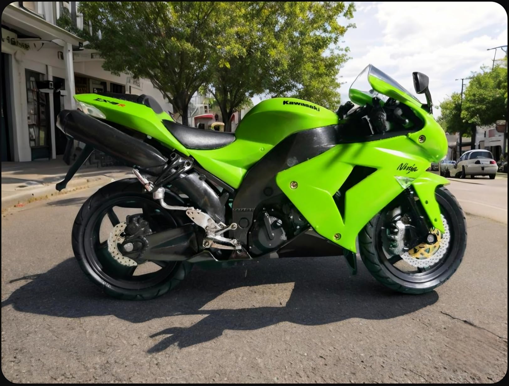 New-Ray 1:12 Motorcycle 2006 Kawasaki Zx-10R- Sport Bike, Green customer photo 1