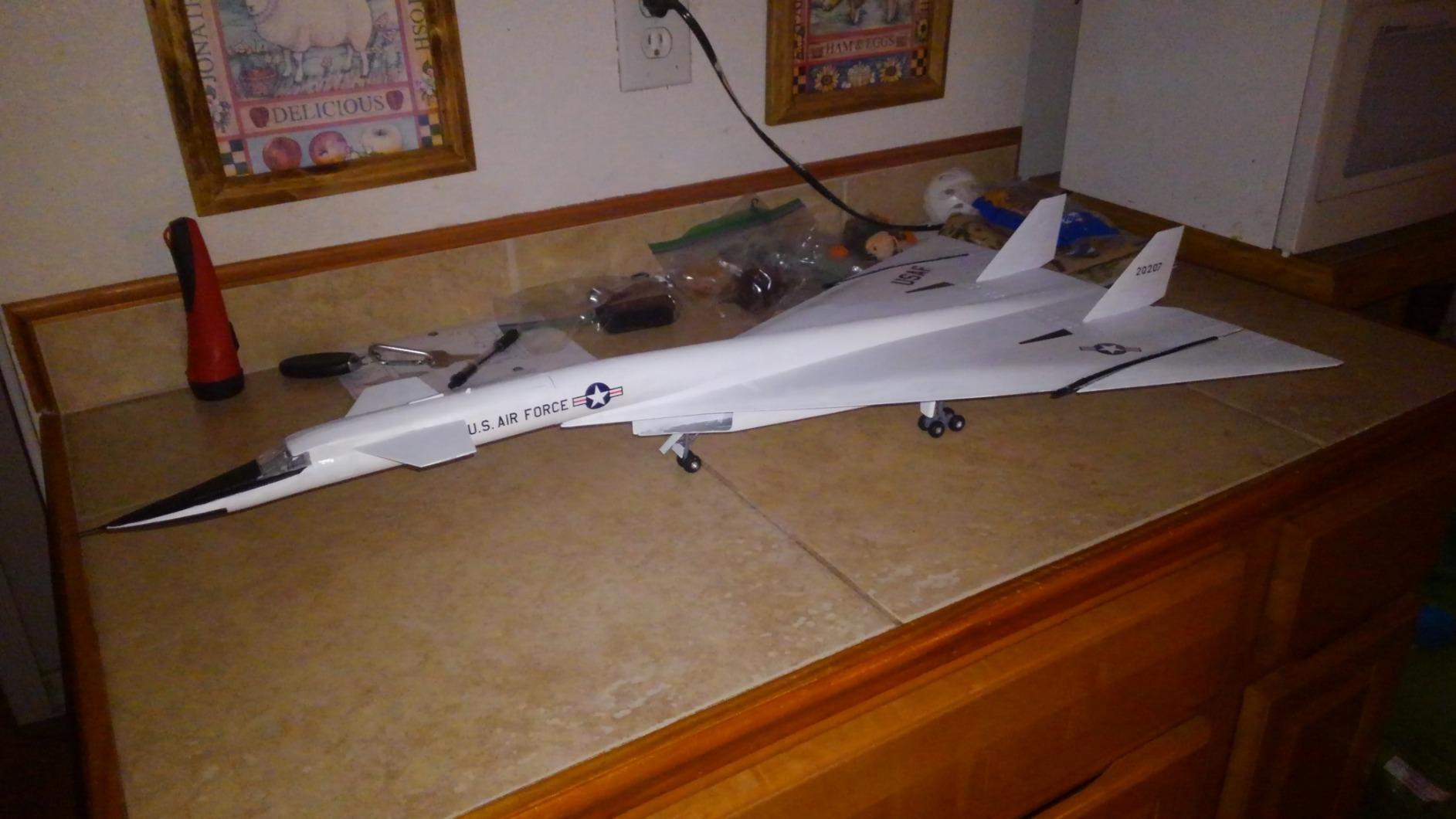 Italeri XB-70 Valkyrie customer photo 1