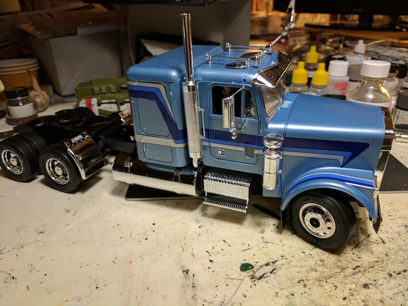 Italeri 3859 1:24 Trucks & Trailers Freightliner FLC Plastic Model Kit customer photo 1