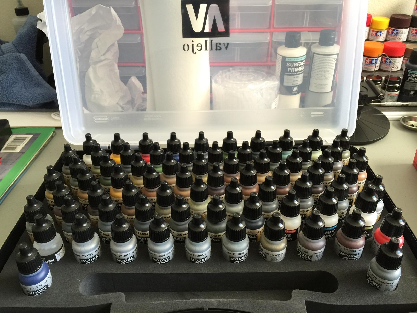 Vallejo - Basic Colors Model Air Range Case | Premium Acrylic Paint Set | Airbrush-Ready Historical Colors Kit | Portable Hobby Storage Box | 72 Bottles x 17 ml. (0.57 fl.oz) and 3 Brushes Included customer photo 1