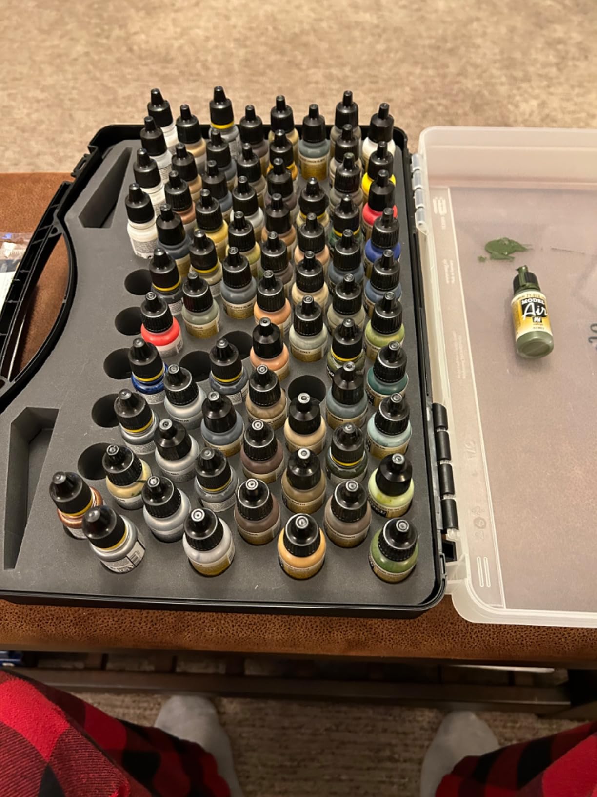 Vallejo - Basic Colors Model Air Range Case | Premium Acrylic Paint Set | Airbrush-Ready Historical Colors Kit | Portable Hobby Storage Box | 72 Bottles x 17 ml. (0.57 fl.oz) and 3 Brushes Included customer photo 2