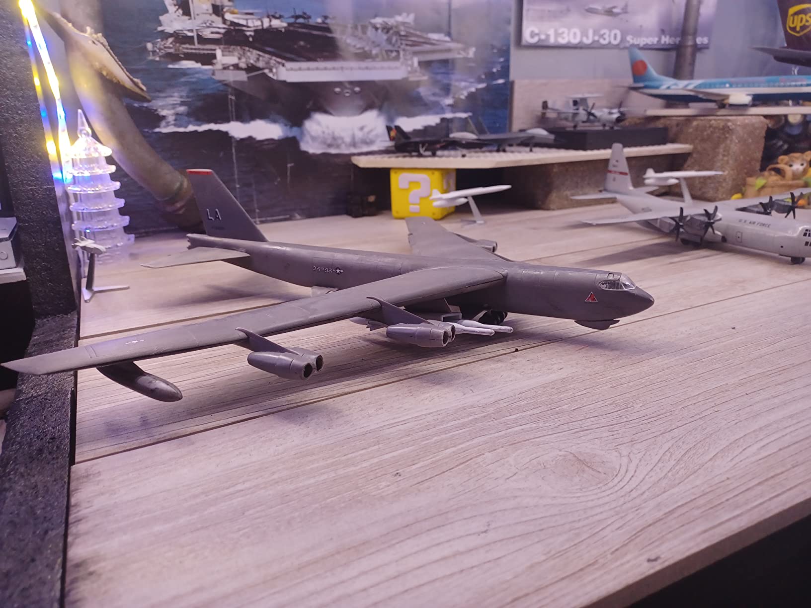 Minicraft B-52H Stratofortress Model Building Kit 1/144 Scale customer photo 1