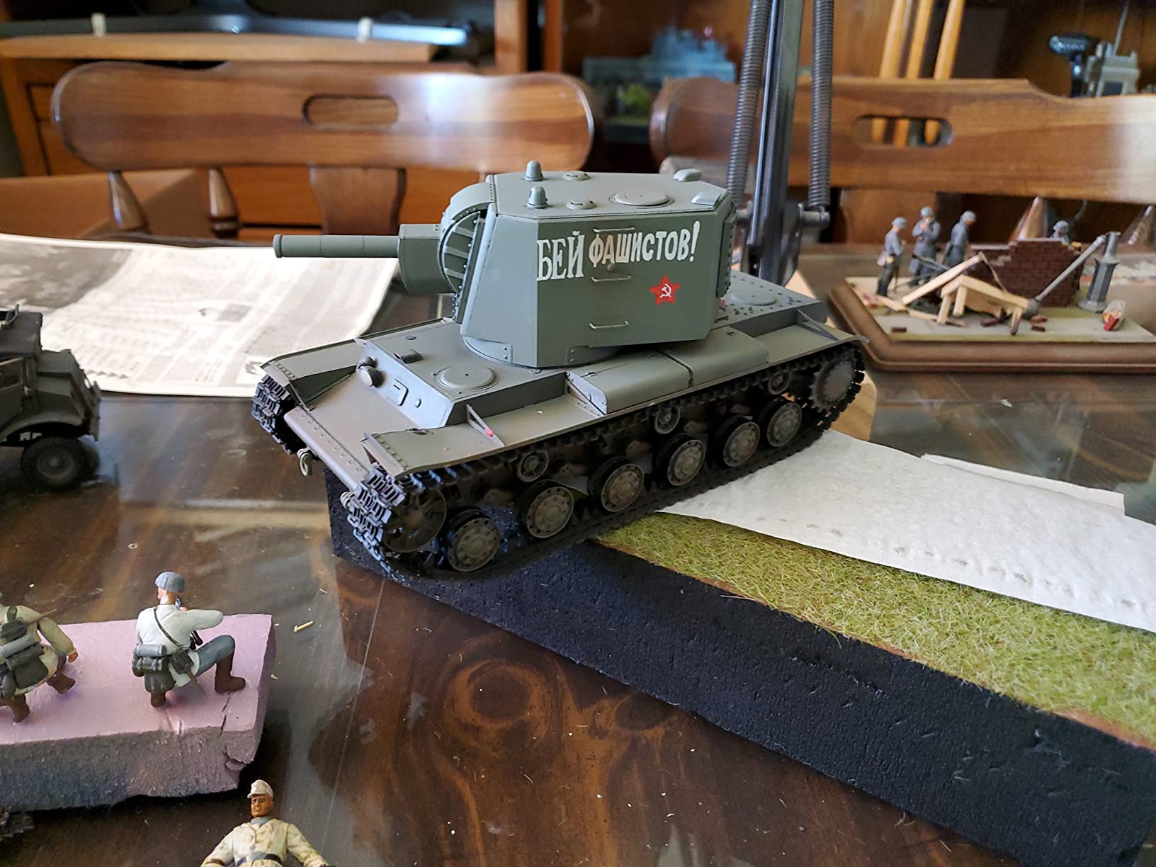 Trumpeter 1/35 Russian KV2 Tank (Big Turret) customer photo 1