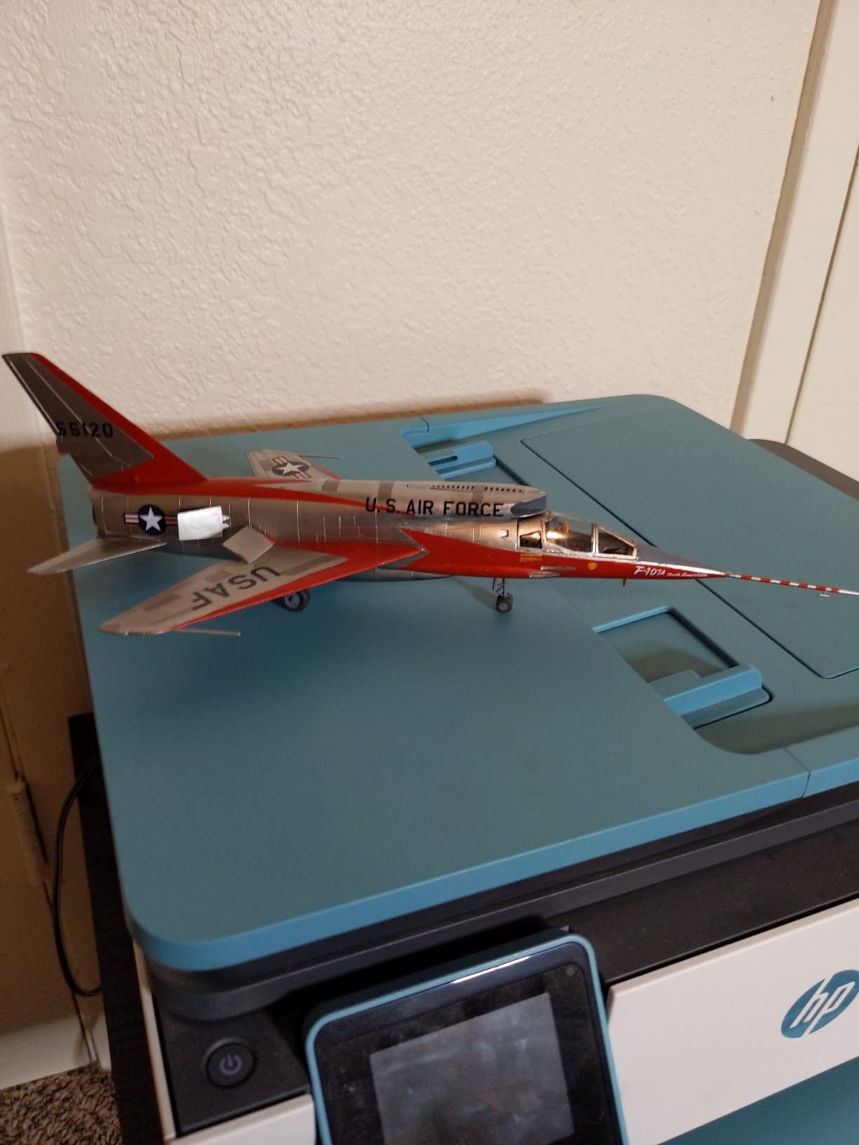 Trumpeter F107A Ultra Sabre Prototype Aircraft (1/72 Scale) customer photo 1